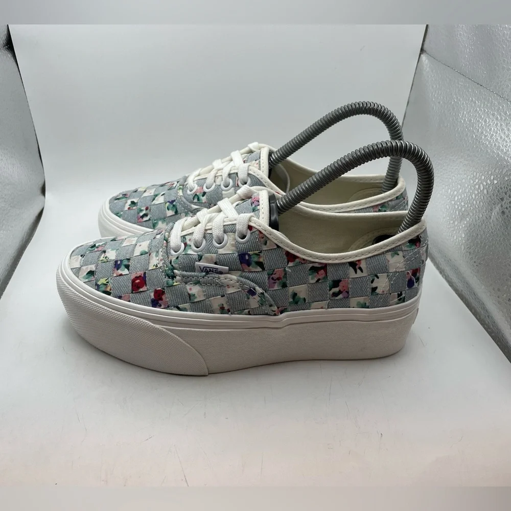 NWT! Vans checkered platform women’s sneakers size 5.5